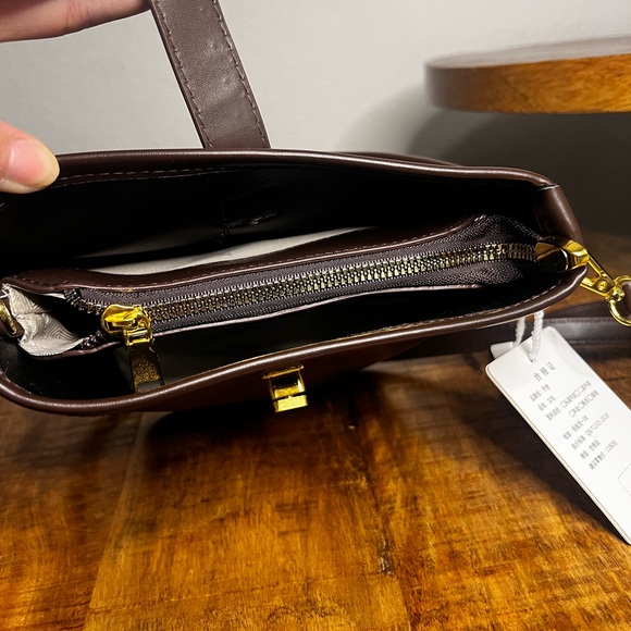 Elegant Brown vegan Leather Bucket Handbag w Divided Interior compartments NEW - Picture 5 of 5